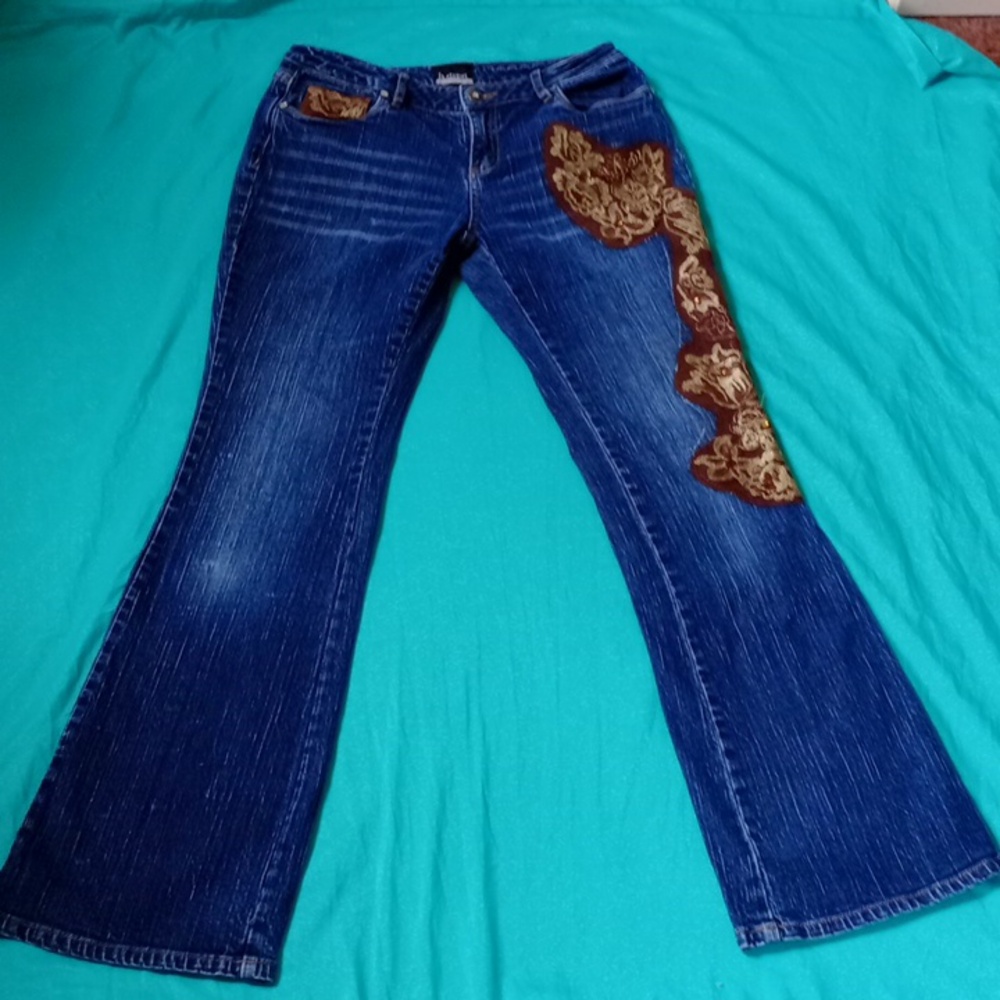 B Street Blue Bootcut Jeans w/ Brown Floral Lace Detail | Size 8 - Picture 2 of 16